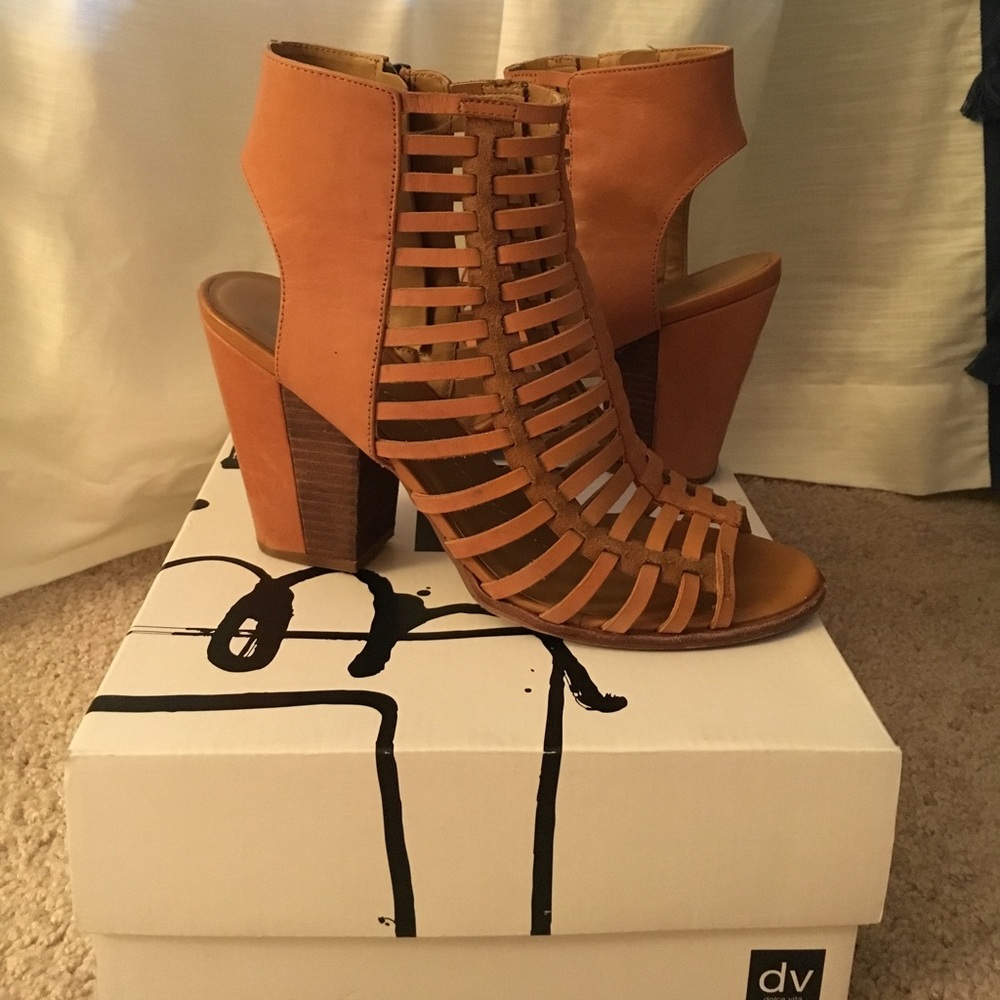 Dolce Vita 8.5 "Pinko" Honey Suede Cage Heels